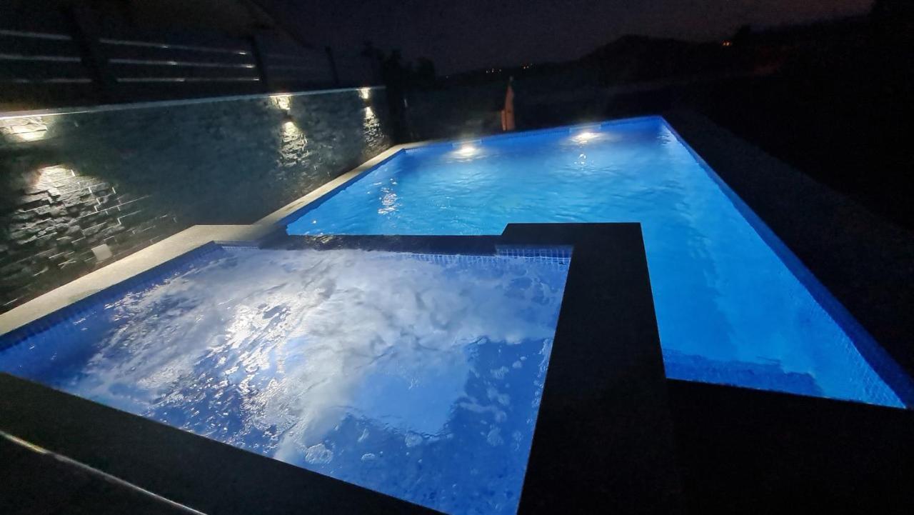 Apartments Blazevic, Heated Pool&Jacuzzi Драмаль Экстерьер фото